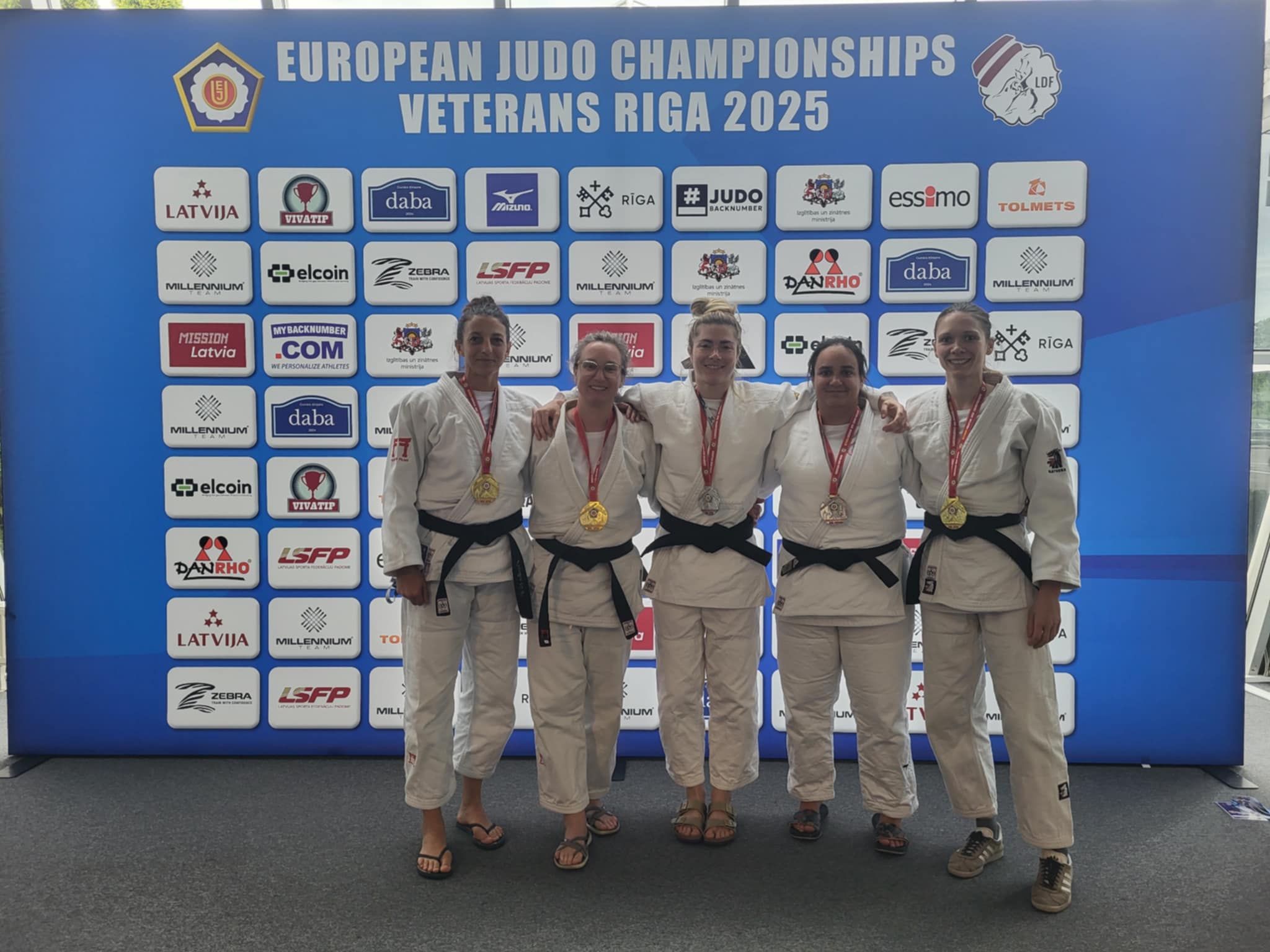 f7afbdc6-185e-4235-b4f8-a2e165419fe8