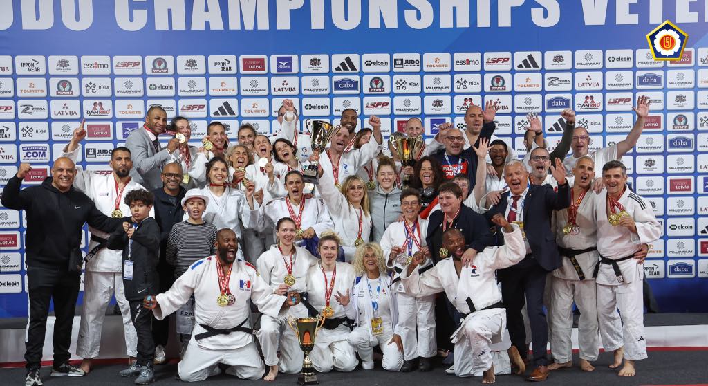 f9312076-6e04-4899-879c-6124ccb543aa